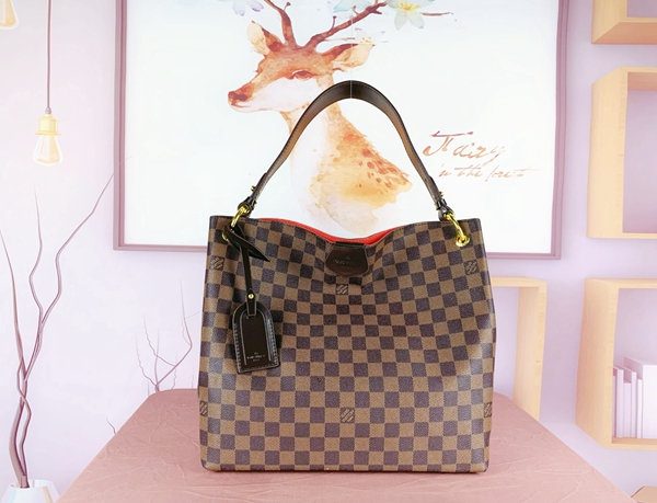 ルイヴィトンバッグ正面デザイン